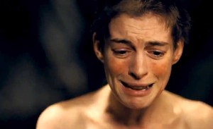 anne-hathaway-short-hair-crying-in-les-miserables-2012